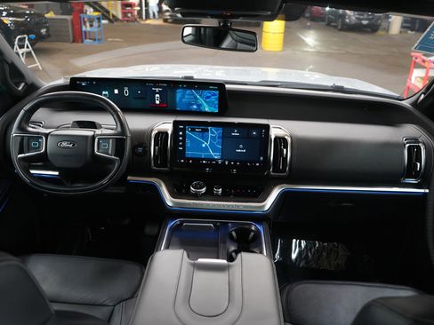 Used 2025 Ford Expedition Max Platinum w/ Stealth Appearance Package AWD/4WD image 19