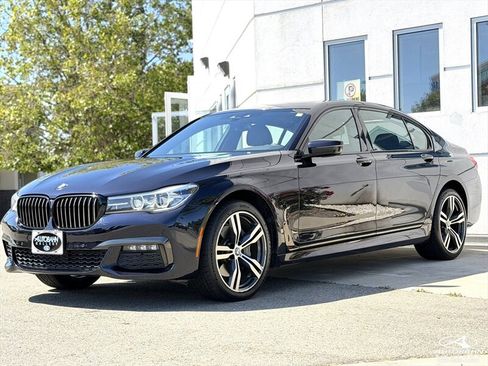 Used 2019 BMW 740i w/ M Sport Package RWD image 4
