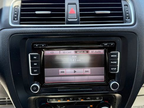 Used 2012 Volkswagen Jetta GLI Autobahn FWD image 17