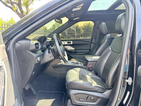 Used 2022 Ford Explorer ST w/ ST Street Pack AWD/4WD image 9