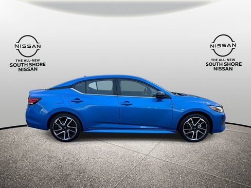 Used 2025 Nissan Sentra SR FWD image 5