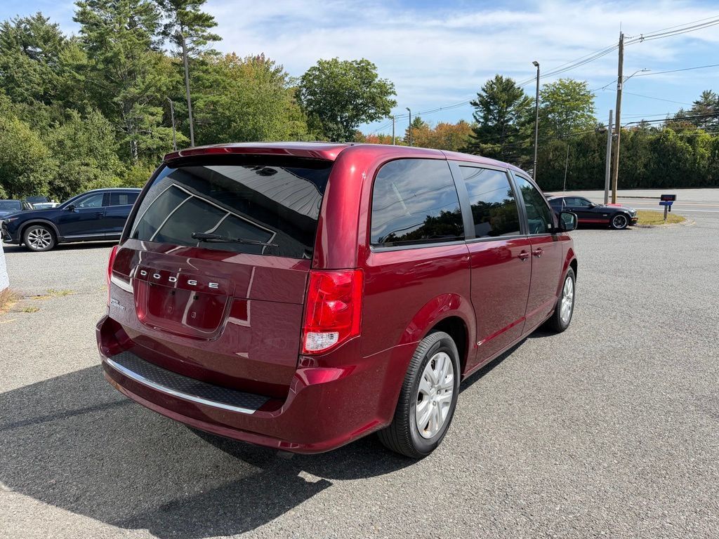 Used 2018 Dodge Grand Caravan SE FWD image 7