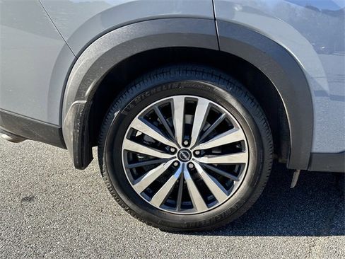 Certified 2022 Nissan Pathfinder Platinum w/ Cargo Package image 18