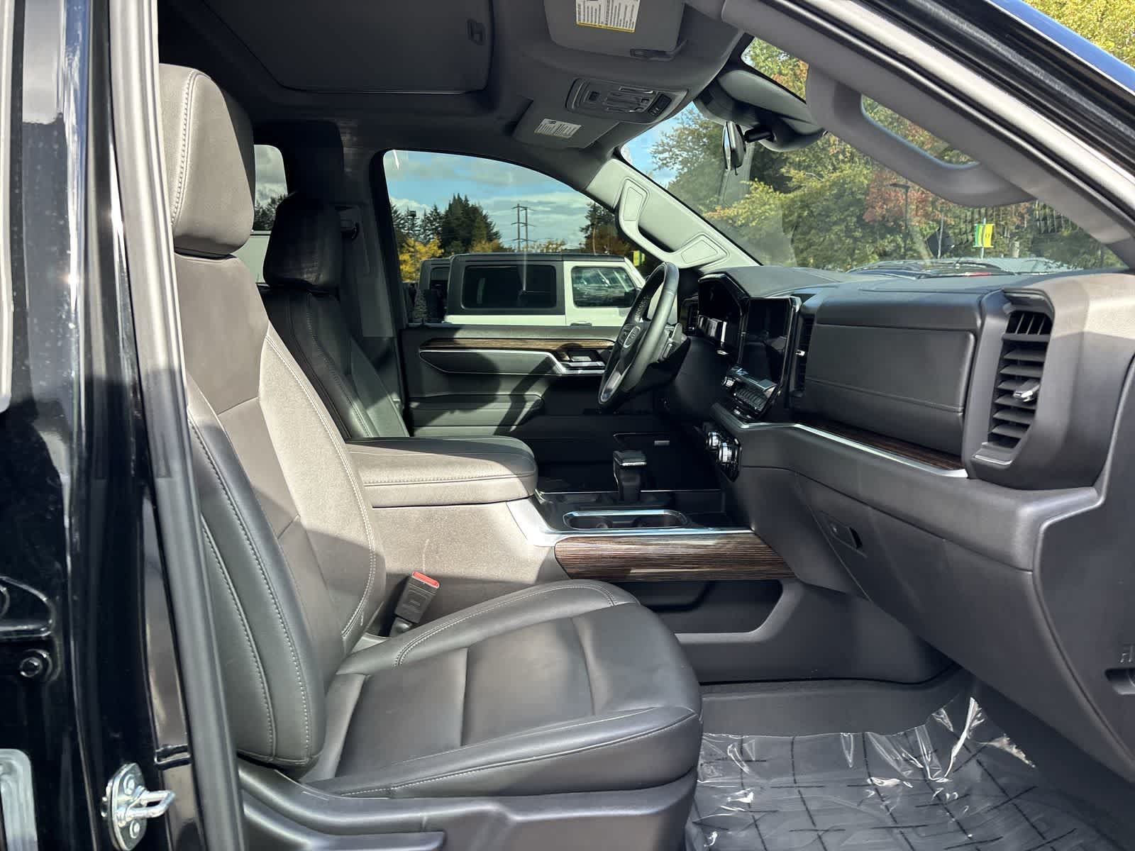 Used 2025 GMC Sierra 1500 Elevation w/ Elevation Premium Package AWD/4WD image 7