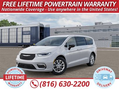New 2026 Chrysler Pacifica Limited w/ Trailer Tow Group