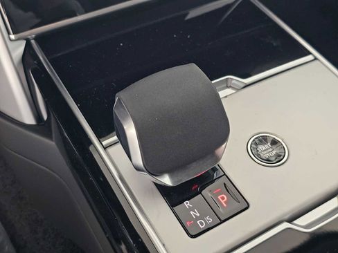 New 2026 Land Rover Range Rover SE image 30