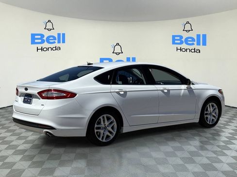 Used 2016 Ford Fusion SE FWD image 4
