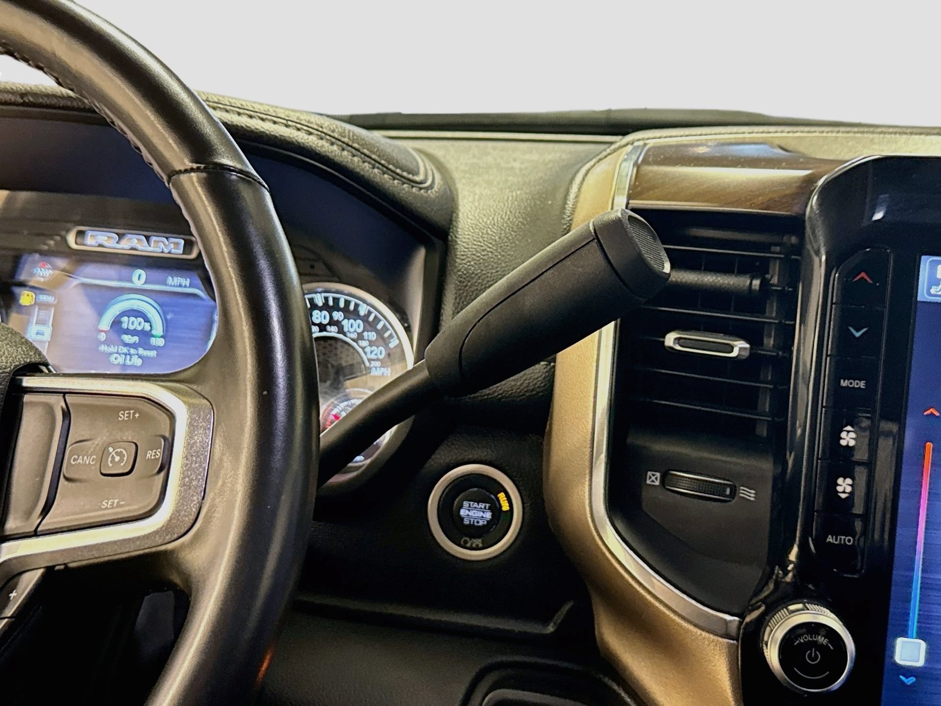 Used 2024 RAM 2500 Laramie AWD/4WD image 17