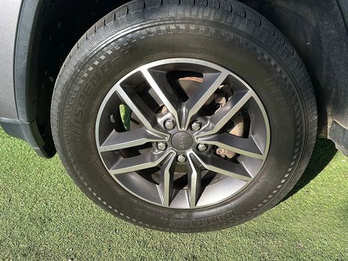 Used 2020 Jeep Grand Cherokee Limited w/ Luxury Group II image 40