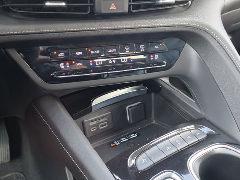 Used 2023 Buick Envision Avenir image 25