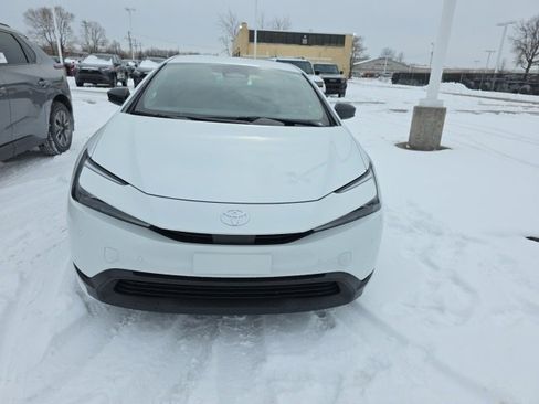 New 2026 Toyota Prius LE image 2