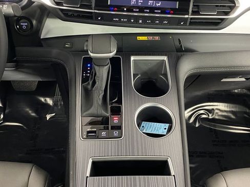 Used 2025 Toyota Sienna XLE w/ XLE Plus Package image 19