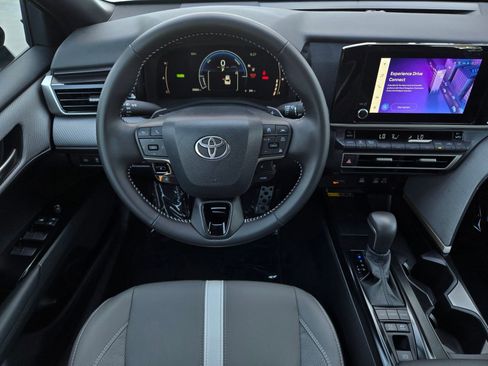 Used 2026 Toyota Camry SE AWD/4WD image 11