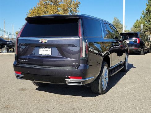 Used 2022 Cadillac Escalade ESV Luxury image 10