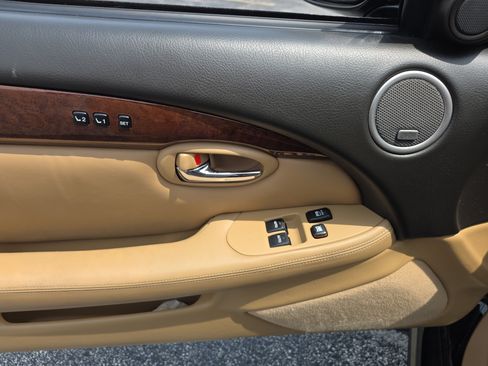 Used 2009 Lexus SC 430 Convertible RWD image 13