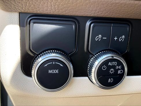 Used 2023 GMC Yukon XL Denali image 15