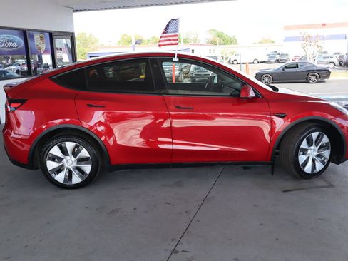 Used 2021 Tesla Model Y Long Range image 4