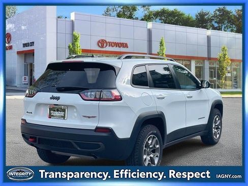 Used 2022 Jeep Cherokee Trailhawk image 4