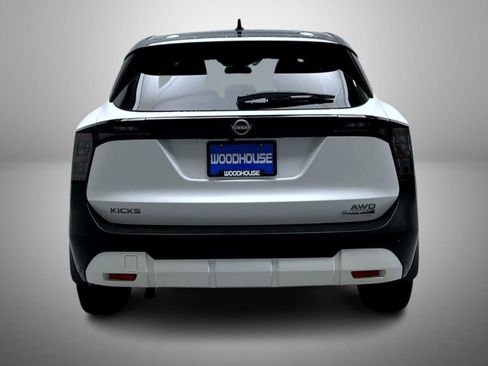 Used 2025 Nissan Kicks SV image 6