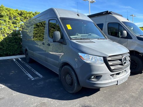 Used 2021 Mercedes-Benz Sprinter 2500 image 10
