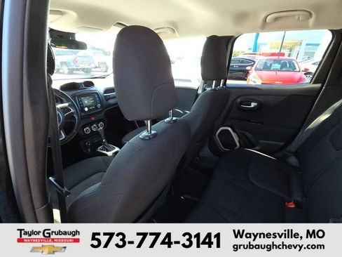 Used 2017 Jeep Renegade Latitude AWD/4WD image 27