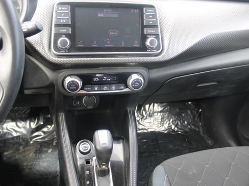 Used 2020 Nissan Kicks SV FWD image 13