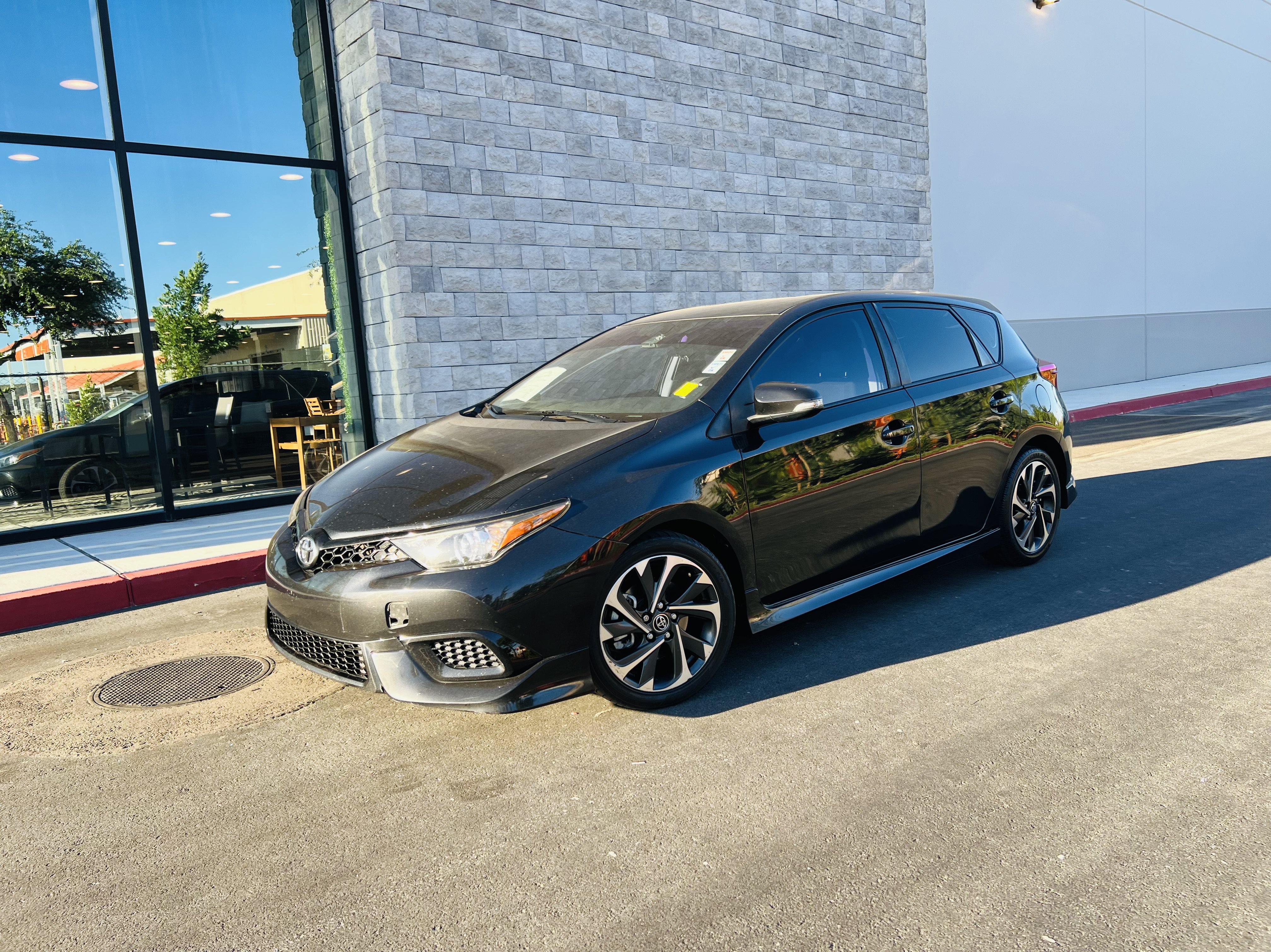 Used 2017 Toyota Corolla iM w/ Carpet Mat Package FWD image 2