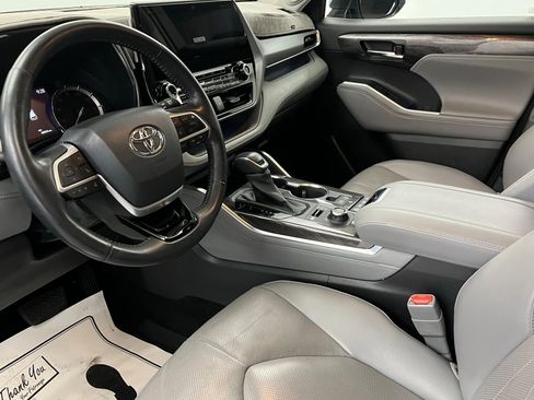 Certified 2022 Toyota Highlander Platinum image 16