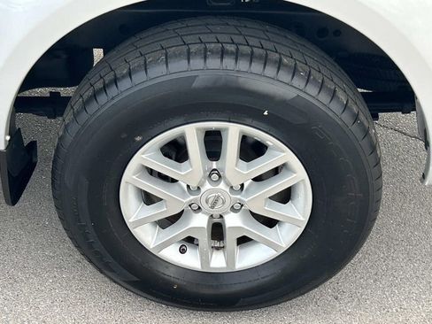 Used 2016 Nissan Frontier SV image 15