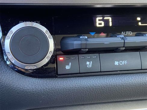 Used 2023 Toyota Tundra Limited image 32