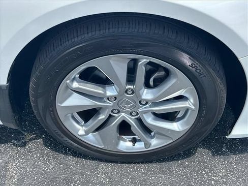 Used 2019 Honda Accord LX image 32