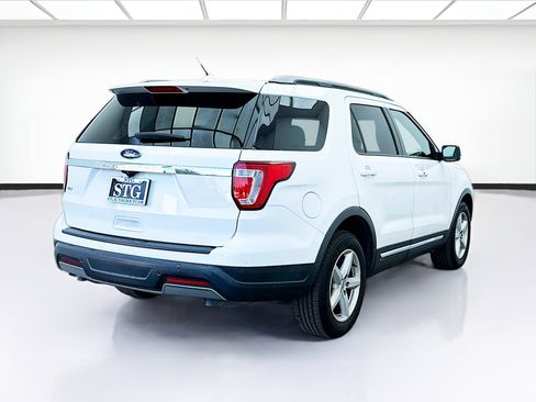 Used 2019 Ford Explorer XLT w/ Equipment Group 201A image 4