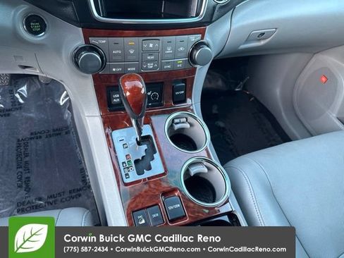 Used 2013 Toyota Highlander Limited AWD/4WD image 18