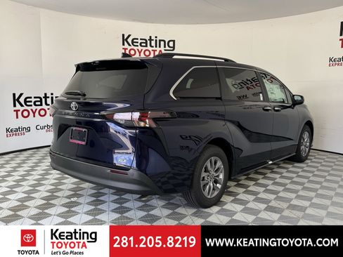 New 2026 Toyota Sienna XLE image 14