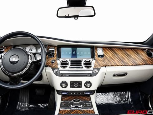 Used 2016 Rolls-Royce Dawn image 25