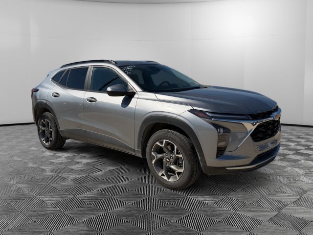 Used 2025 Chevrolet Trax LT FWD image 7