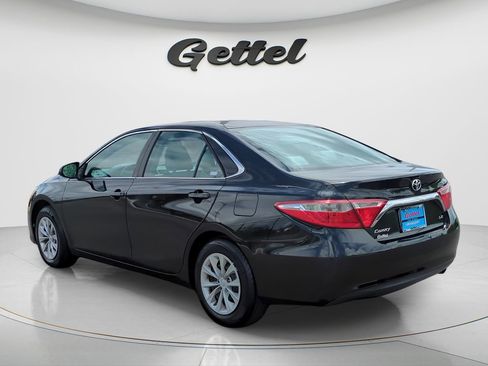 Used 2015 Toyota Camry LE image 10