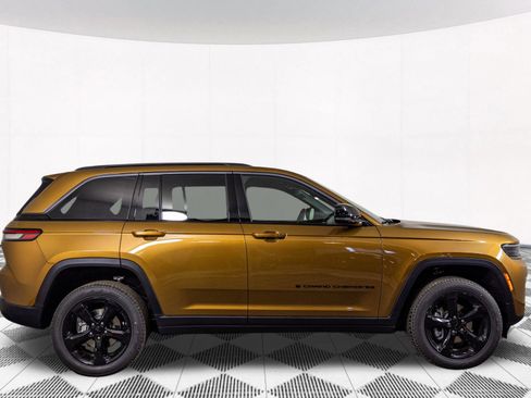 New 2026 Jeep Grand Cherokee Limited w/ Limited Altitude Package AWD/4WD image 15