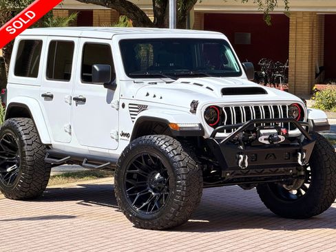 Used 2026 Jeep Wrangler Unlimited Sahara AWD/4WD image 1