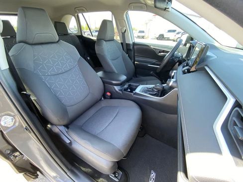 Used 2021 Toyota RAV4 XLE AWD/4WD image 23
