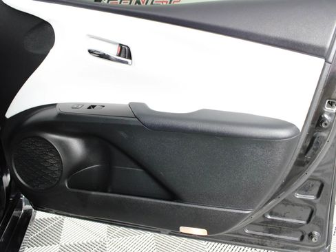 Used 2022 Toyota Prius XLE w/ Advanced Technology Package AWD/4WD image 39