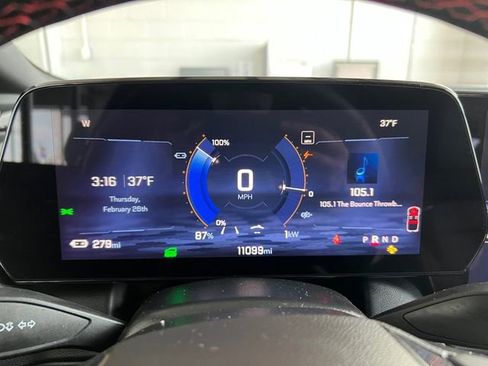 Used 2025 Chevrolet Equinox EV RS FWD image 23