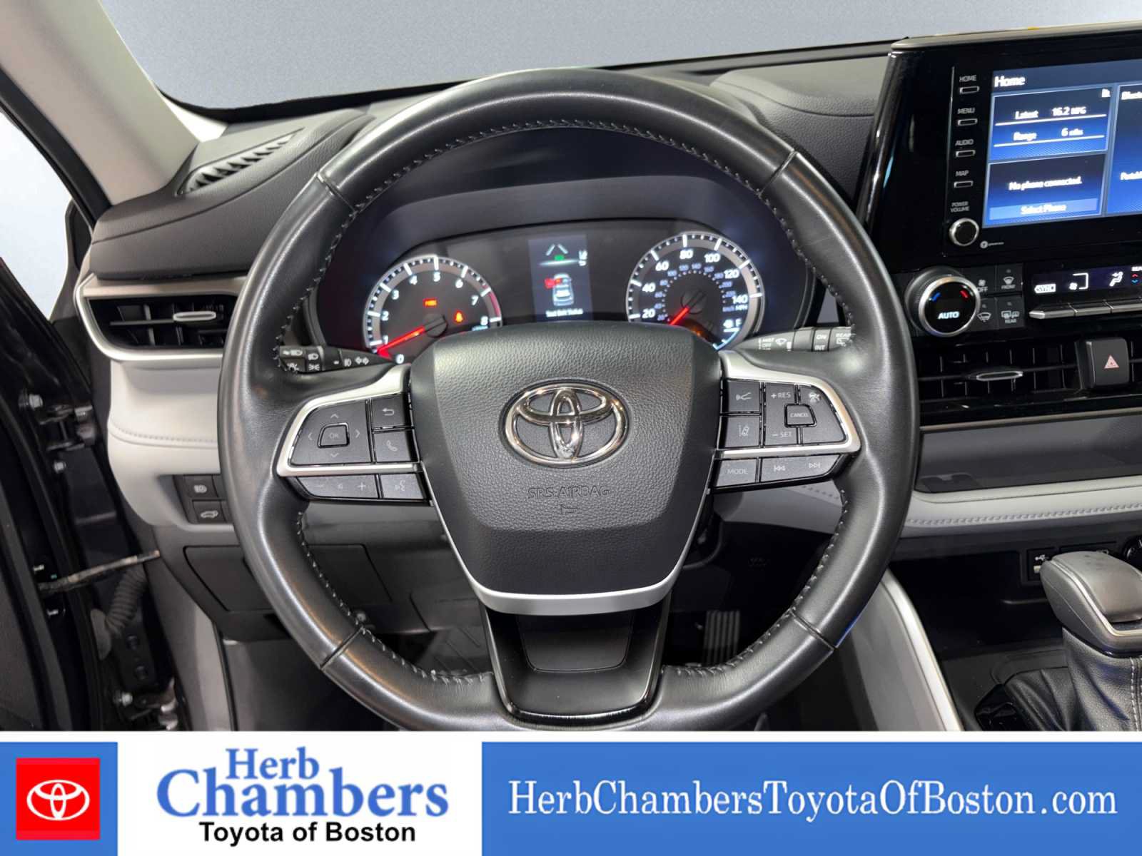 Used 2022 Toyota Highlander LE AWD/4WD image 16