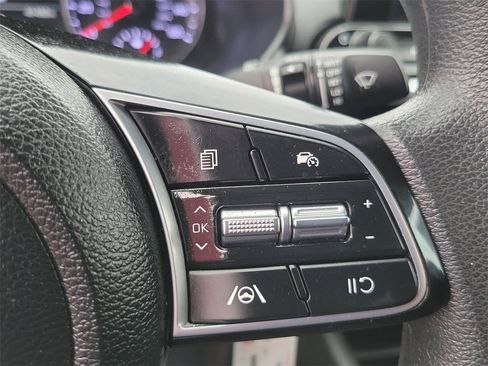 Used 2023 Kia Forte LXS image 6