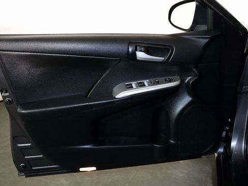 Used 2014 Toyota Camry SE image 21