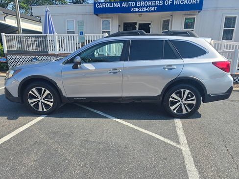 Used 2019 Subaru Outback 3.6R Limited AWD/4WD image 3