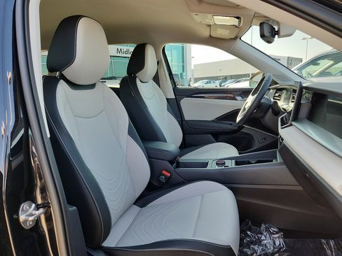 Certified 2025 Volkswagen Tiguan SE image 15