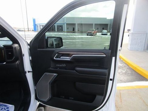 Certified 2025 Chevrolet Silverado 1500 High Country w/ Technology Package image 24