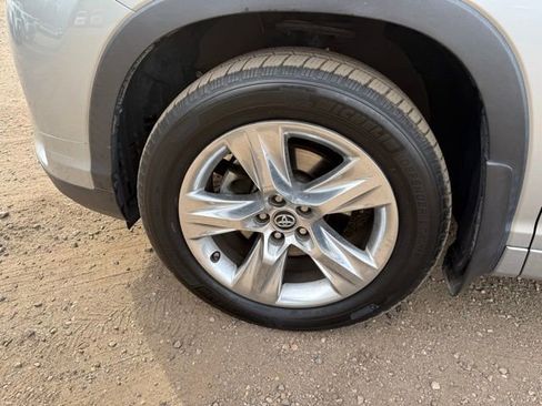 Used 2019 Toyota Highlander Limited image 10