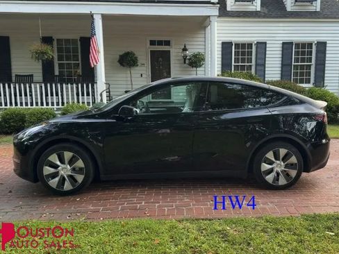 Used 2023 Tesla Model Y Long Range AWD/4WD image 1